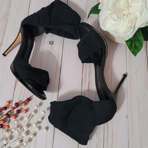 ✨️Gianvito Rossi--Black heels with black elastic strap, size 40, made in italy✨️ - Picture 4 of 16